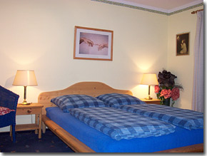 Schlafzimmer 1